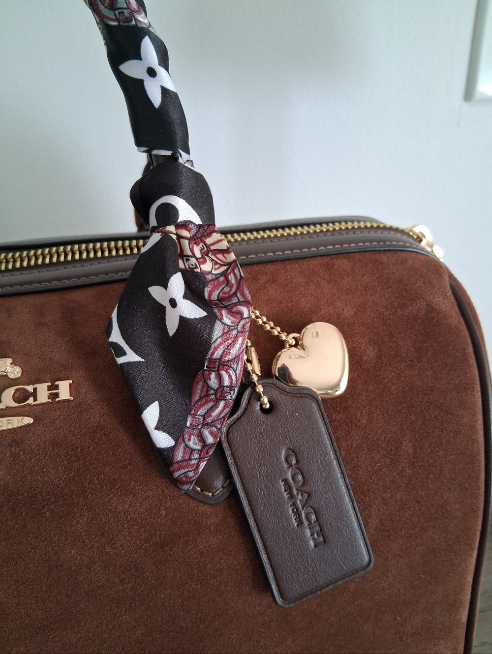 NWT Authentic Coach Suede Rowan Large Satchel Coach Heart Charm, Bag Scarf - Picture 3 of 9